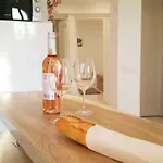 Apartman Le De Gaulle *