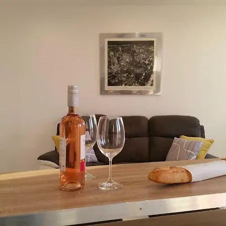 Apartman Le De Gaulle *