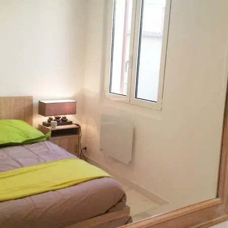 Apartman Le De Gaulle *